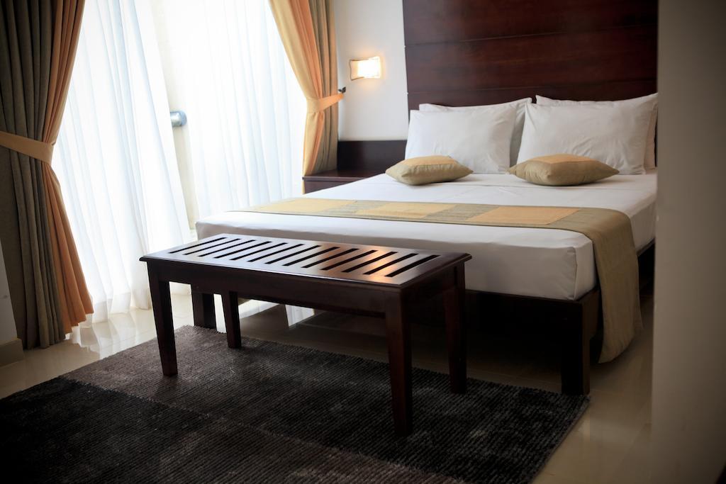 Lavendish Okrin Hotel Kataragama Habitación foto
