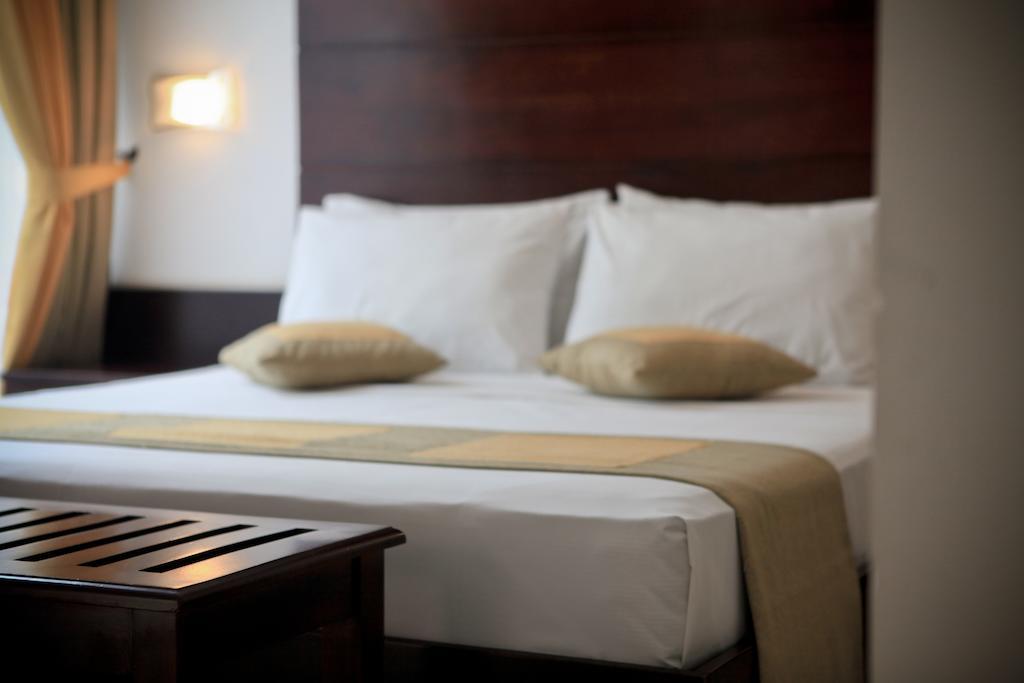 Lavendish Okrin Hotel Kataragama Habitación foto